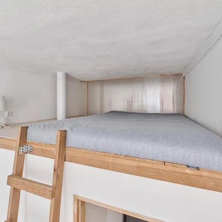 Cosy With Mezzanine By Renters ורוצלב