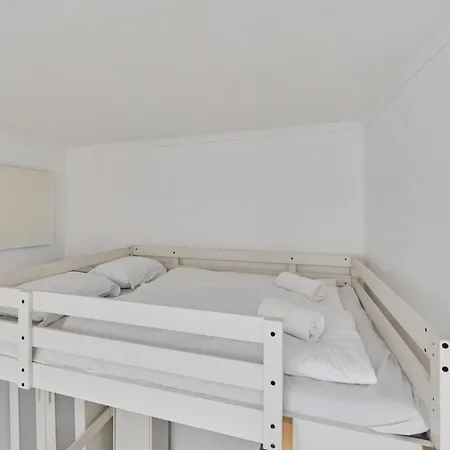 Cosy With Mezzanine By Renters * 브로츠와프