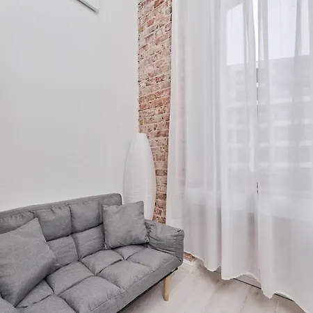 Cosy With Mezzanine By Renters 아파트