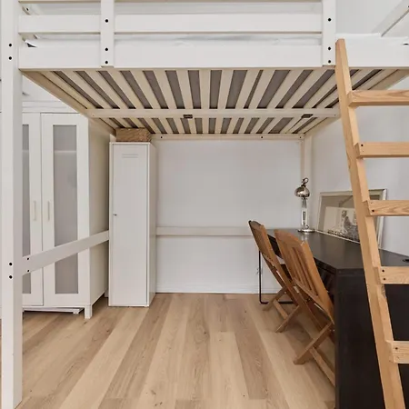아파트 Cosy With Mezzanine By Renters