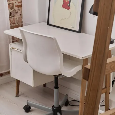 Cosy With Mezzanine By Renters 아파트