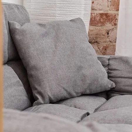 Cosy With Mezzanine By Renters